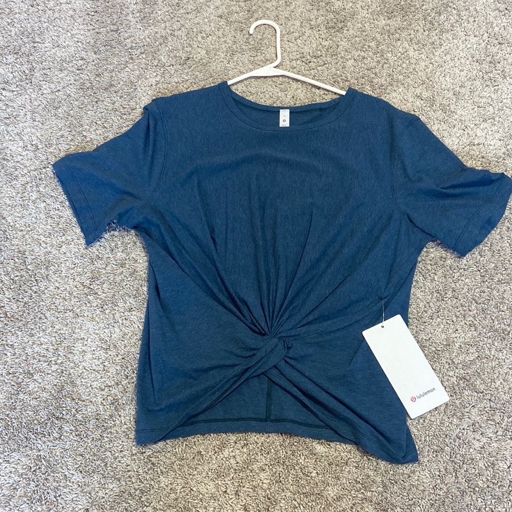 Lululemon cropped workout shirt
